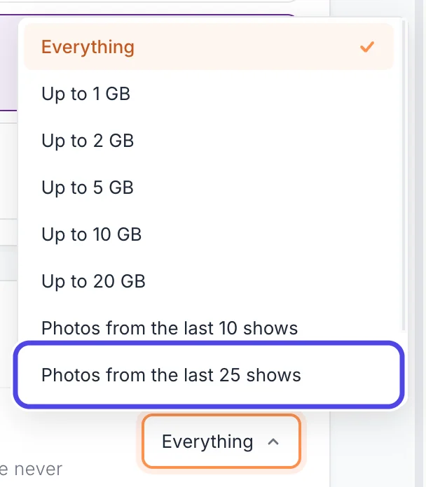 The Keep list opened, showing Everything, Up to 1 GB, 2 GB, 5 GB, 10 GB and 20 GB, then Photos from the last 10 shows and Photos from the last 25 shows, which is circled.